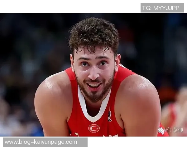 砍下28分6篮板却被雪藏申京转发个人数据海报引发热议